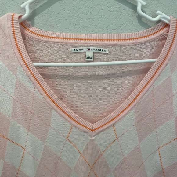 Tommy Hilfiger Argyle Pink V-Neck Sweater Women’s Size Medium - Picture 3 of 8